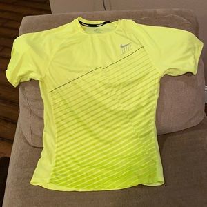 Men’s Nike Run shirt small